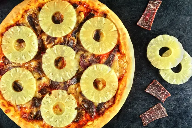 Co nepatří na pizzu? Ananas vítězí, ale peklo je i kečup, hranolky nebo čokoláda