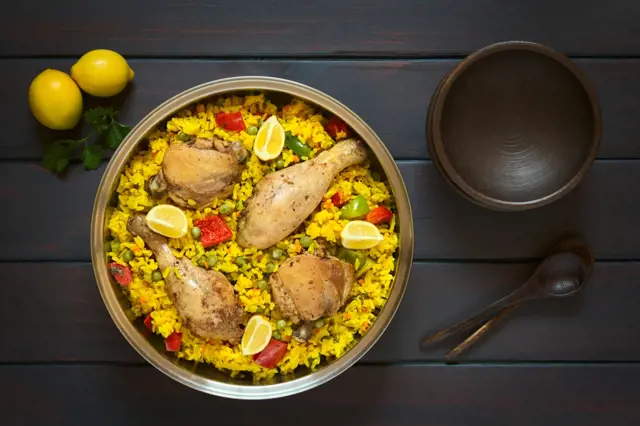 Pestré speciality z rýže: španělská paella a blízkovýchodní pilaf