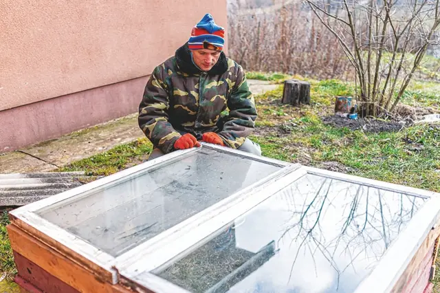 Vyroba Pareniste (dřevěnou konstrukci, rámy krytu, šikmý kryt, tepelnou izolaci, vašeho pařeniště) Vyroba Pareniste