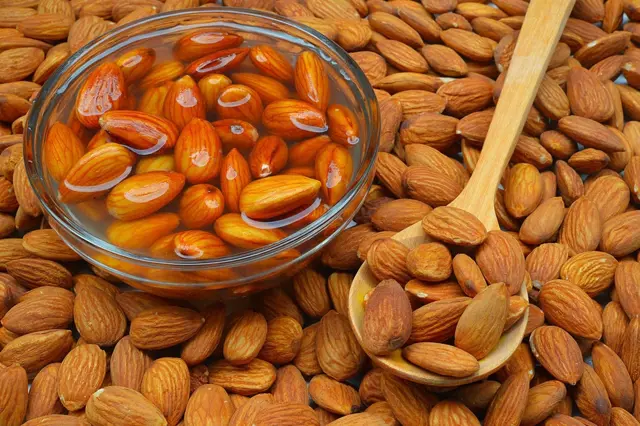 Proč je důležité namáčet ořechy před konzumací? Češi to nedělají, chyba!