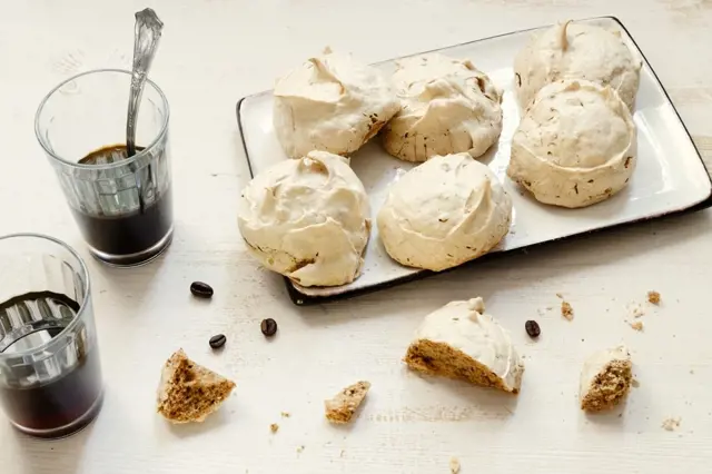 Sněhulky: Fantastické ořechové cukroví. Na vrchu křupavé, uvnitř vláčné