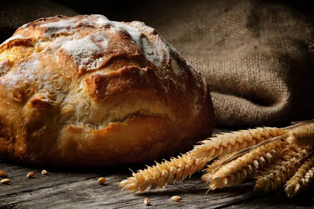 Nejjednodušší recept na domácí chléb: Úžasný výsledek téměř bez práce