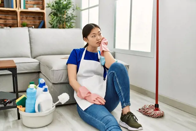 Domácí čistič podlah: Z čeho ho vyrobit, aby snadno trumfnul ty kupované?