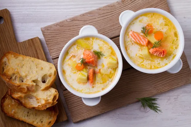 Snadná jídla pro školáky: finská lososová polévka a brambory s fetou a koprem