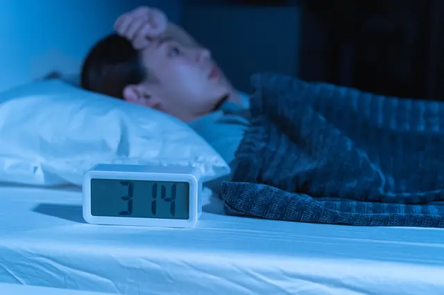 Spíte s otevřeným oknem? Možná děláte chybu, která vás stojí energii i zdraví