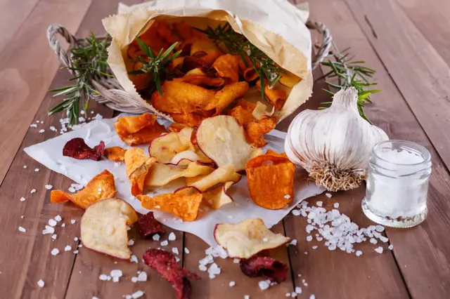 Barevné zeleninové chipsy: Zdravé zobání bez výčitek