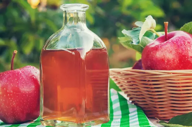 4 pádné důvody, proč se koupat v jablečném octu