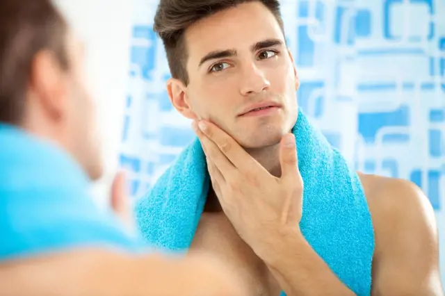 Proč používat jablečný ocet při holení: Zjistíte, že je lepší než voda po holení