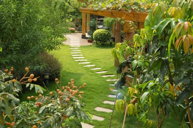 Dokonalé zahradní cesty: jsou praktické a ladí s domem i zahradou