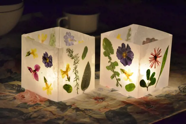 Lampičky z lisovaných jarních květů: Díky našemu návodu je zvládne vyrobit i začátečník či nešika