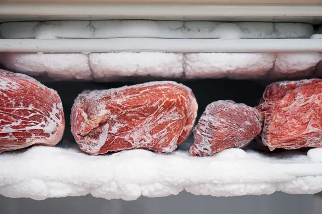 Jak rozmrazit maso aby neztratilo chuť? Většina lidí dělá stejnou chybu