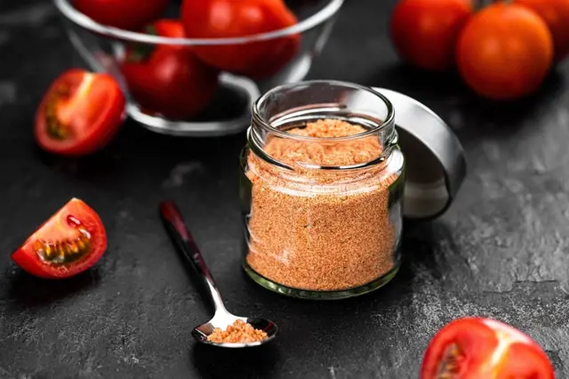 Zapomenutý rajčatový prášek: K čemu slouží a jak ho snadno vyrobit doma