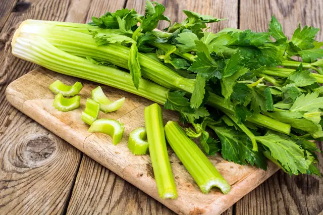 Celerové kouzlo: Recepty pro zázračný lapač tuků, který musíte zařadit do jídelníčku!