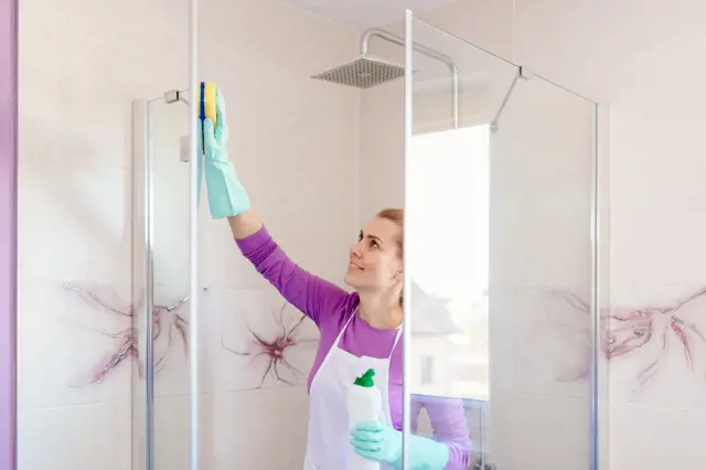 Jak odstranit matný povlak ze sprchového koutu: Jednoduchý a rychlý čisticí trik