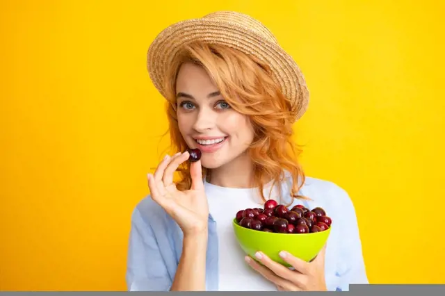 Třešně mají tukožroutské schopnosti: Proč by je ženy nad 50 měly jíst ve velkém?
