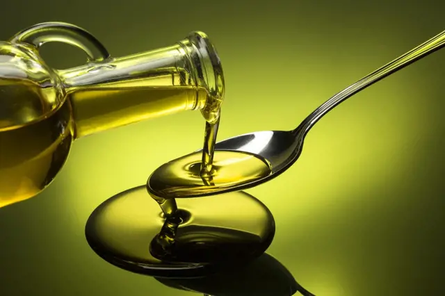 Co se stane, když začnete jíst denně lžičku olivového oleje na lačný žaludek
