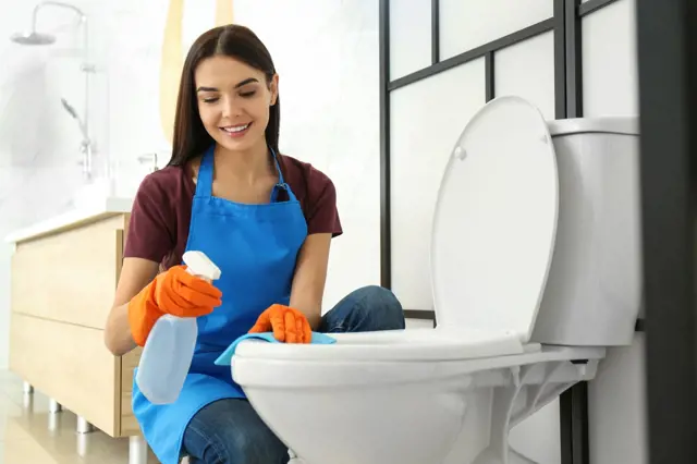 Jak dokonale vyčistit záchod: Vytvořte pastu z pracího prášku a jedlé sody