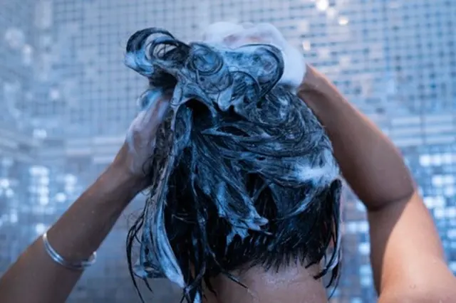 Co se stane s vašimi vlasy, když si budete mýt hlavu každý den?
