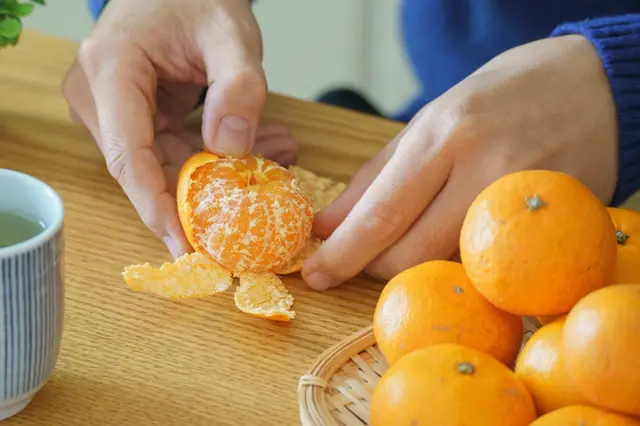 Vystavování mandarinkových slupek slunci: Proč se doporučuje a k čemu se používá