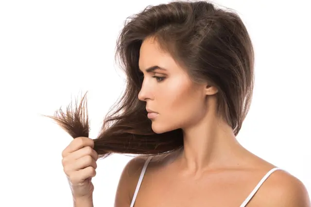 Jak na roztřepené konečky vlasů: Použijte staré metody, jsou levné a fungují