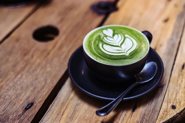 Zdravá jednodenní dieta: Kombinace mléka a zeleného čaje vám pomůže zhubnout