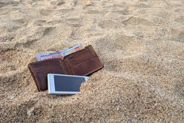 Chytré triky, jak schovat u vody mobil nebo peněženku: Takto si zloděj neškrtne