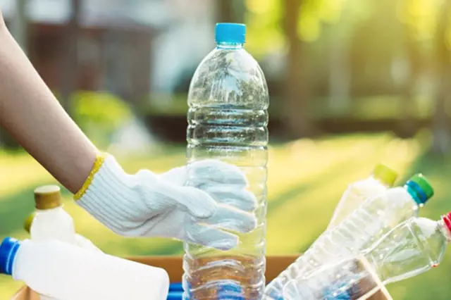 Nevyhazujte staré plastové lahve: Zapamatujte si 9 způsobů, jak je využít doma i na zahradě