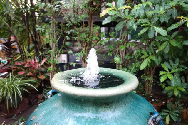 Osvěžující a originální fontánky na zahradu: Jak je vytvořit?