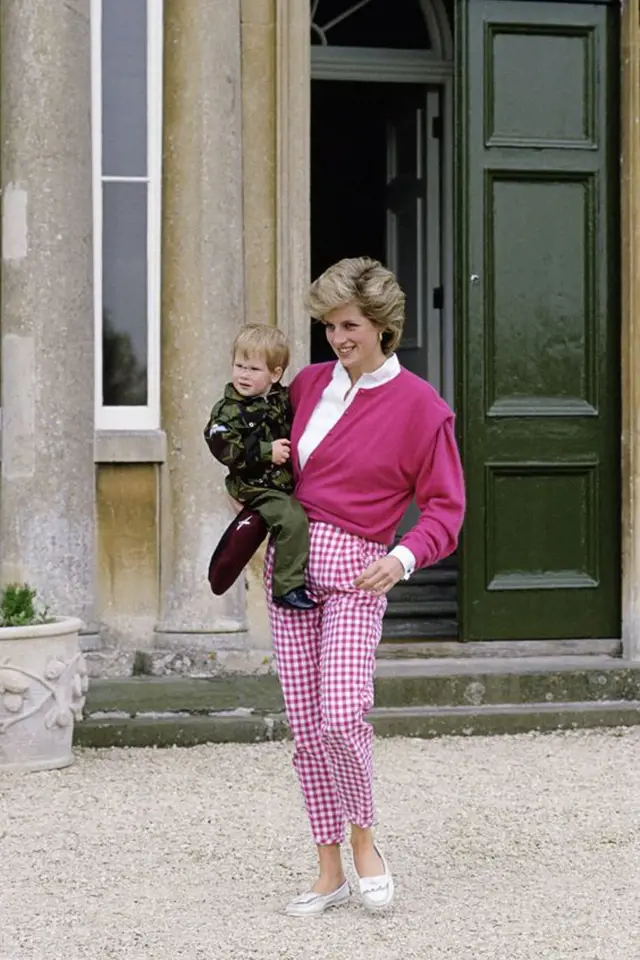 Princezna Diana byla jako matka téměř dokonalá.