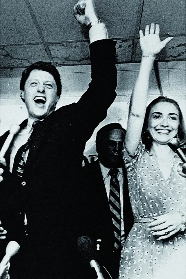 V červnu 1982 slavili vítězství Billa v těsném boji o nasazení demokratického kandidáta pro volby guvernéra Arkansasu. 4 Senátorka Hillary čeká na slyšení ohledně výběru na post ministryně zahraničí (2009).