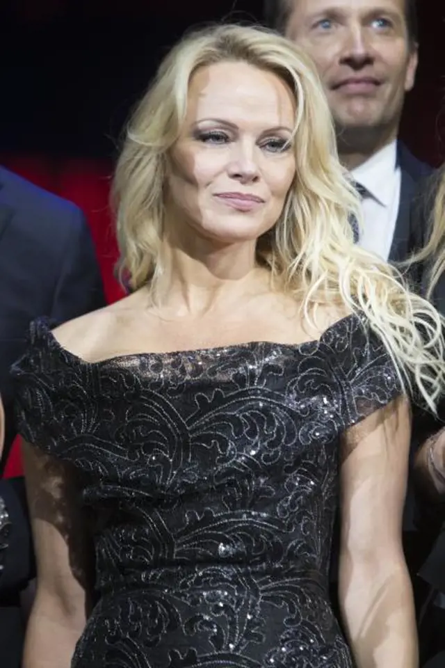 Pamela Anderson je velkou odpůrkyní kožichů a oblečení z pravé kůže. Do běla ji tak vytočila drahé, bohužel ale také kožené rukavice, které kdysi obdržela.
