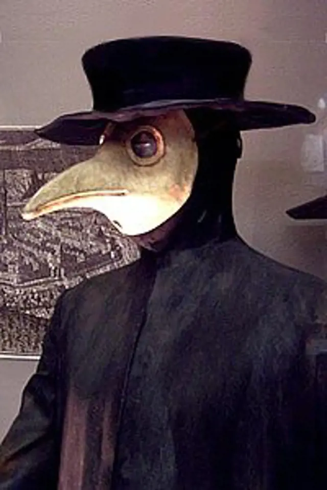 Morový doktor také nosil černý kožený klobouk.