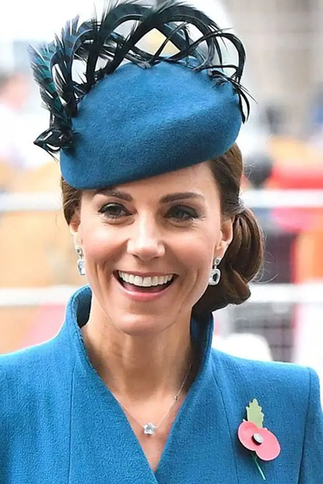 Kate je nekorunovanou královnou kloboučků.