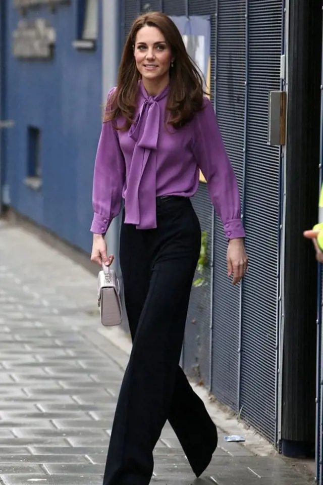 Vévodkyně změnila stylistu a na jejím šatníku je to hodně znát.