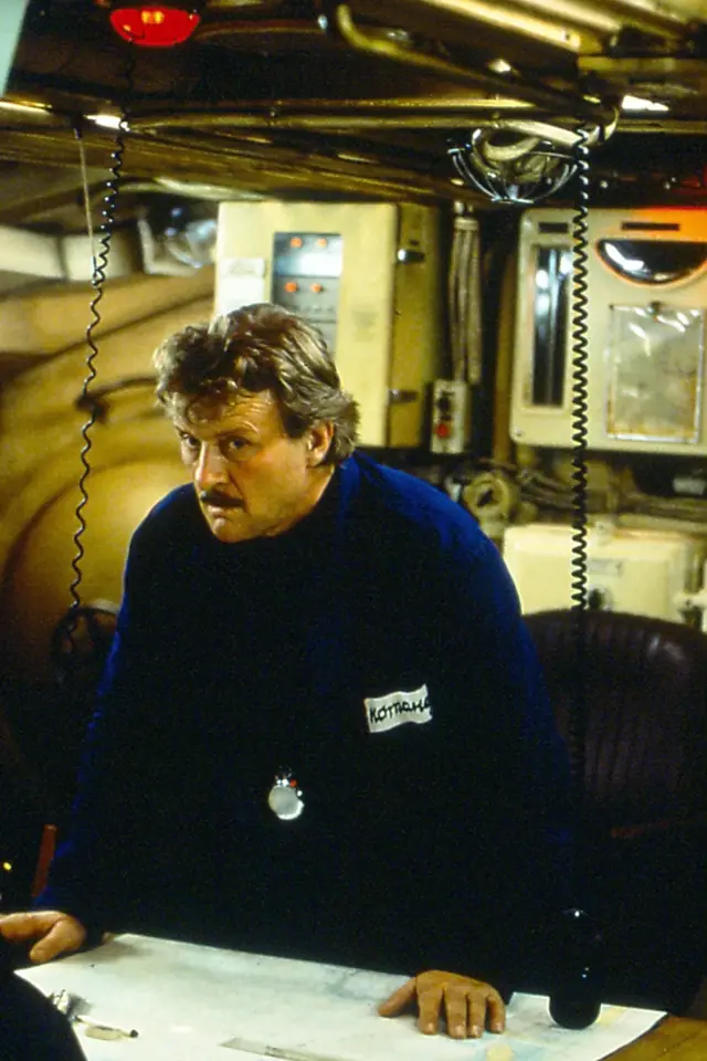 Událostmi z roku 1986 se zabýval i film V nepřátelských vodách (1997), kde si zahrál Rutger Hauer. 