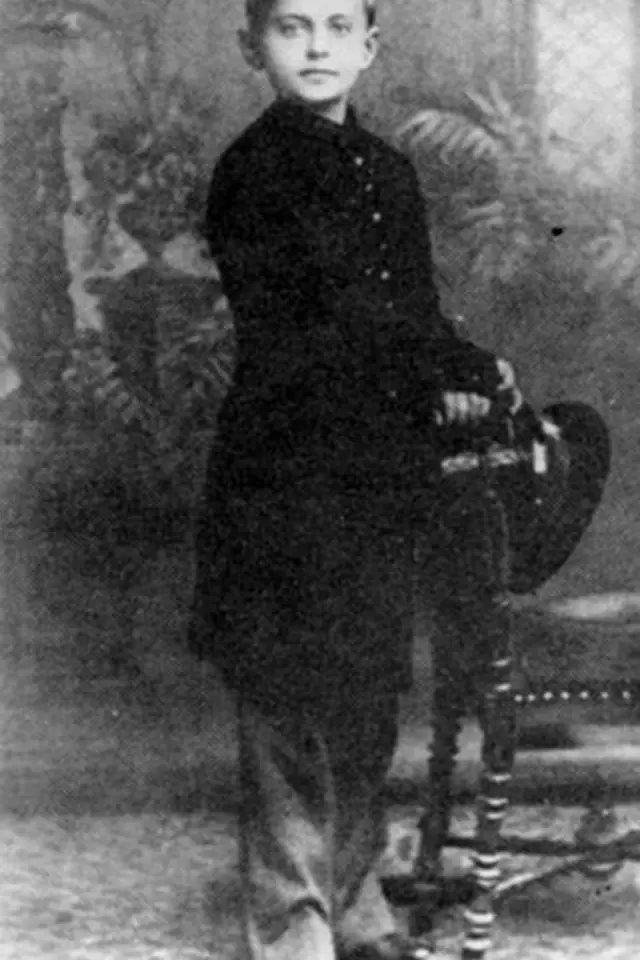 Lev Davidovič Bronštejn, později Trockij, jako malý chlapec