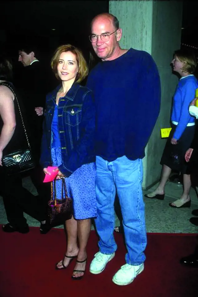 S Arlene Warrenovou se seznámil při natáčení Akt X. Pracovala jako dublérka Gillian Andersonové. 
