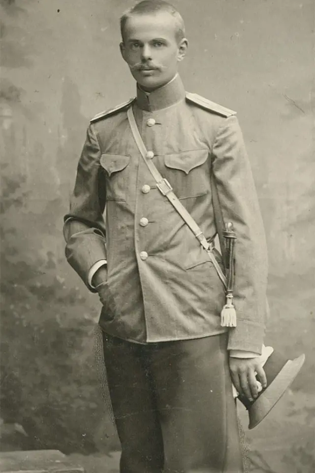 Sadistický šílenec Ungern von Sternberg byl ruský armádní důstojník, účastník ruské občanské války a po určitou dobu i vojenský diktátor Vnějšího Mongolska.