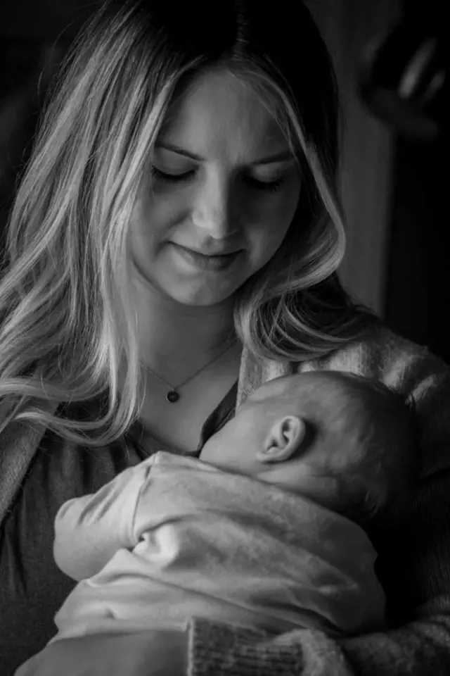 Mackenzie sdílela zkušenost s náhradním mateřstvím.