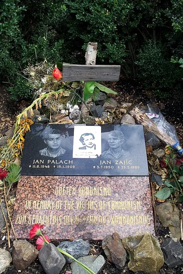Pamětní deska Jana Palacha a Jana Zajice, Václavské náměstí