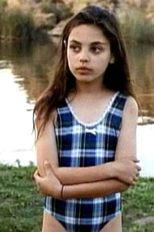 12 let - Mila Kunis v hororu z roku 1995 Pirani útočí (Piranha)