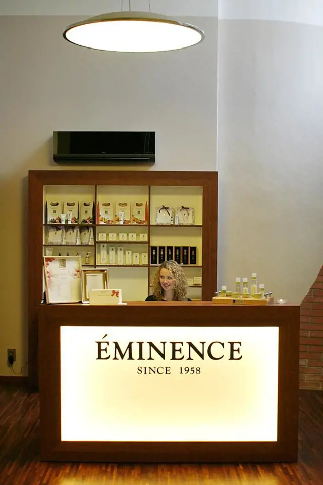 Salon Éminence sídlí v Dlouhé ulici v Praze