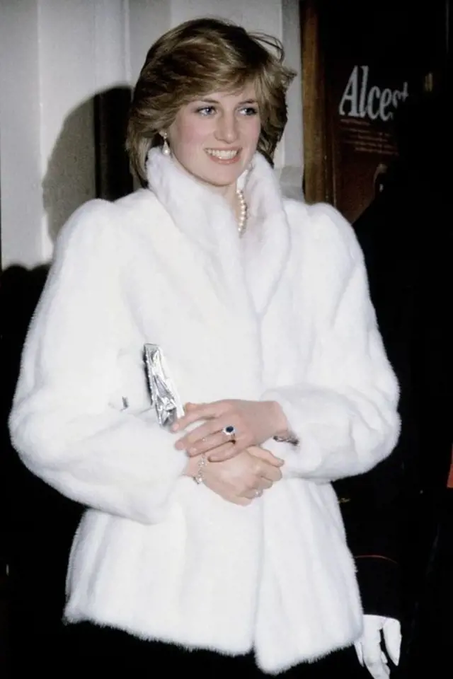 Princezna Diana kožešinám občas také neodolala.
