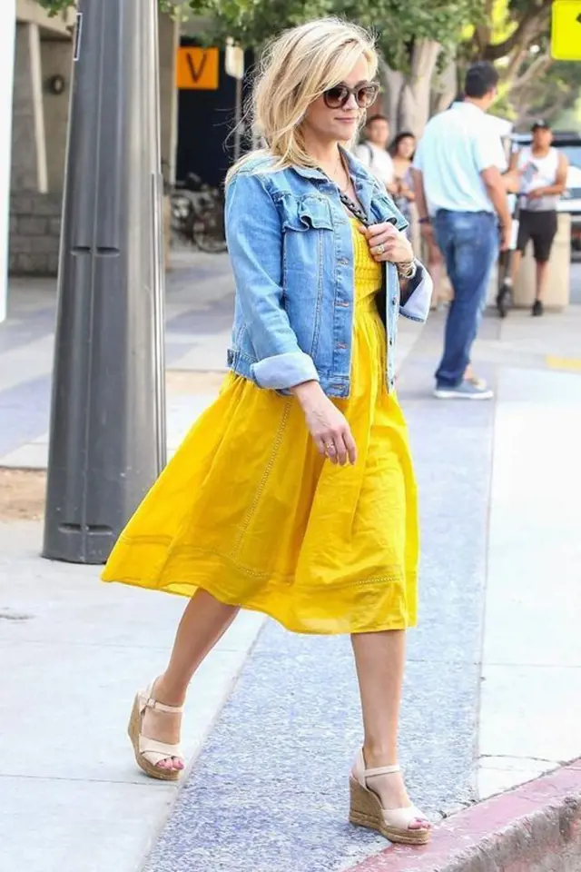 Reese Witherspoon nemá ráda módní výstřelky a sází na jistotu. I tak je její šatník hravý.