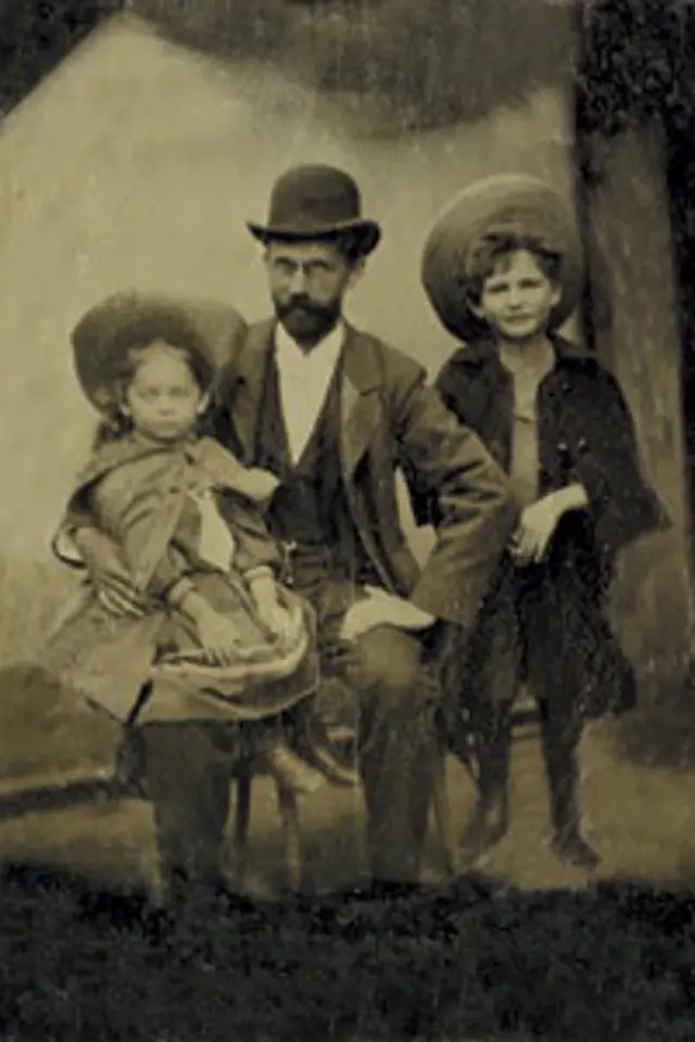 Ing. Emil Kolben s dcerou Gertou a synem Hanušem, 1902
