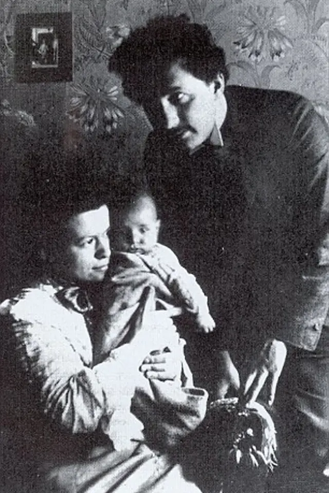 Evelyn Einstein s adoptivními rodiči