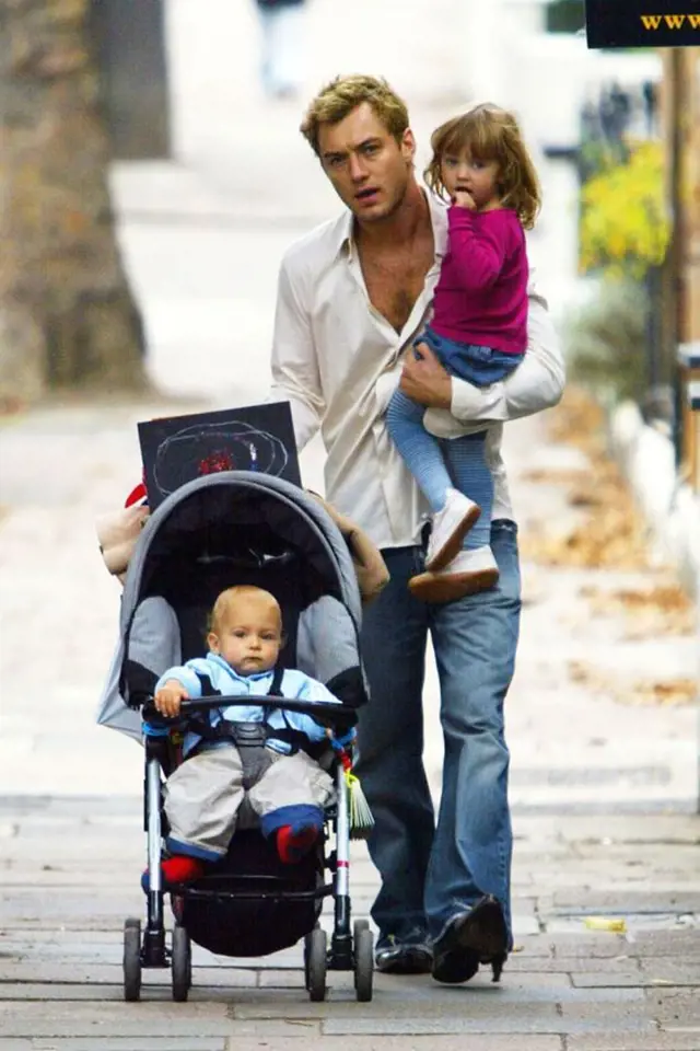 Jude Law má pět dětí.