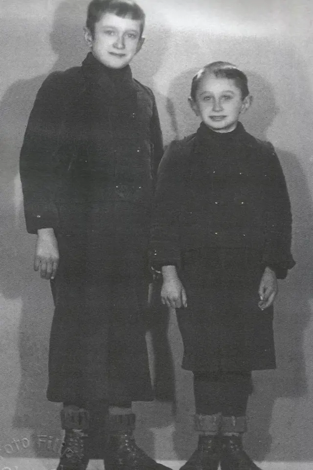 Sourozenci Jaroslava a Ladislav Bartůňkovi v třicátých letech