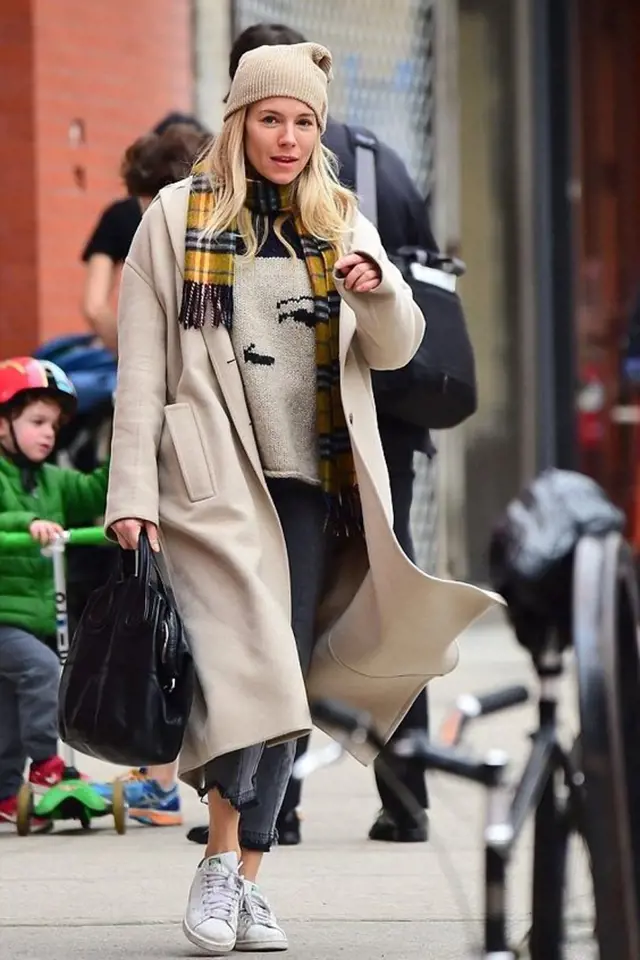 Sienna Miller je vyznavačkou ležérní a pohodové módy bez ztráty hvězdičky za styl.