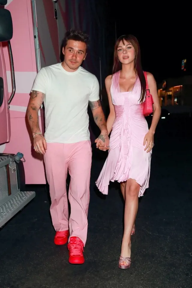 Brooklyn Beckham se svou půvabnou manželkou Nicol.